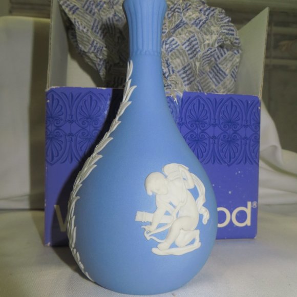 Wedgwood Jasperware Bud Vase New Gift - Picture 2 of 5